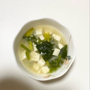 豆腐 小松菜 油揚げのお味噌汁